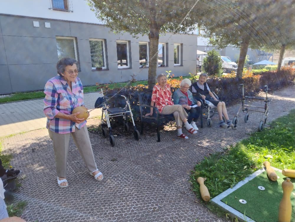 Společně na zahradě: Cvičení a kuželky🏋️♂️🎳🏋️♀️ 10
