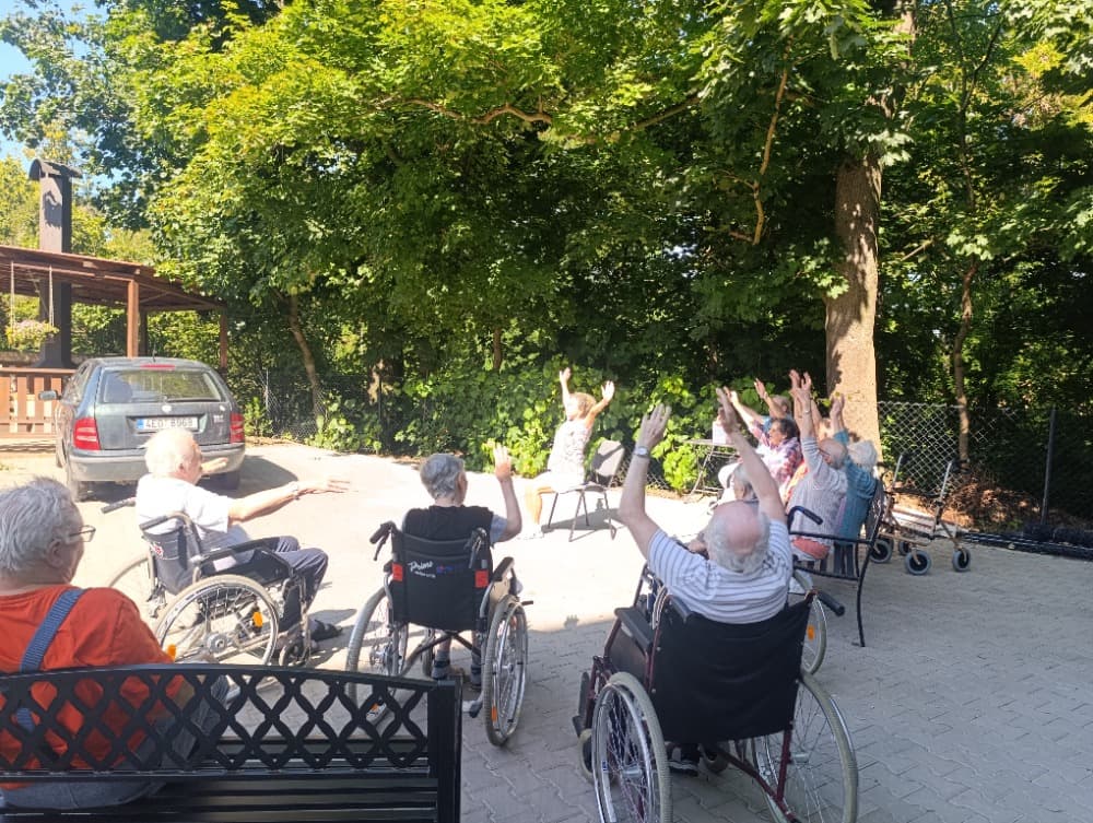 Společně na zahradě: Cvičení a kuželky🏋️♂️🎳🏋️♀️ 1