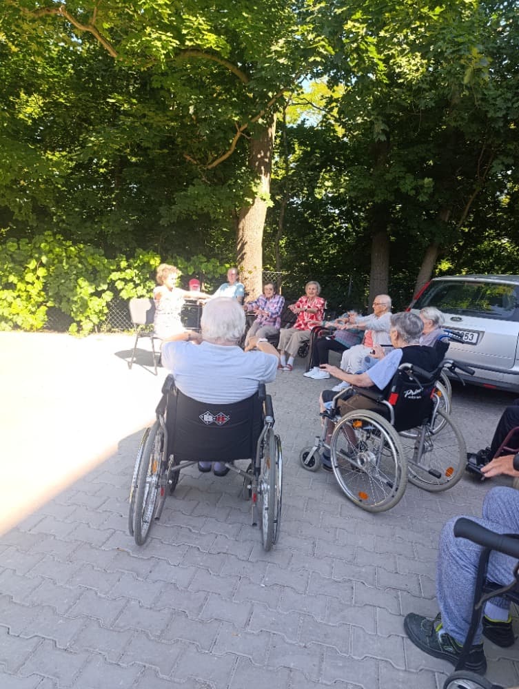 Společně na zahradě: Cvičení a kuželky🏋️♂️🎳🏋️♀️ 2