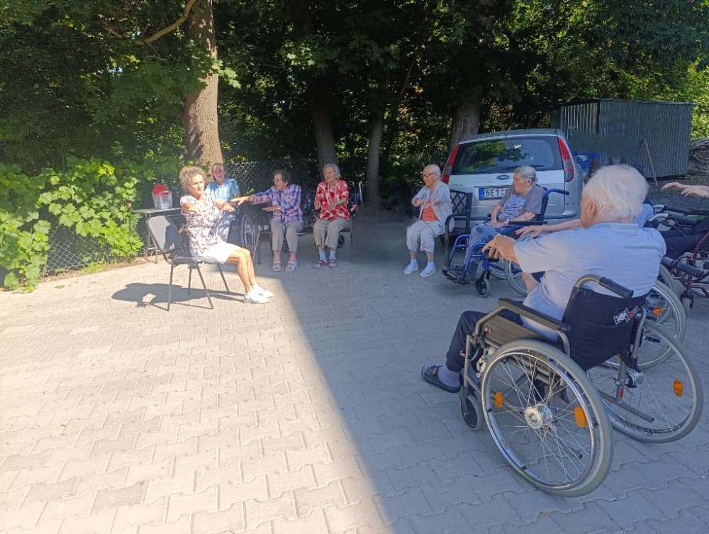 Společně na zahradě: Cvičení a kuželky🏋️♂️🎳🏋️♀️ 3