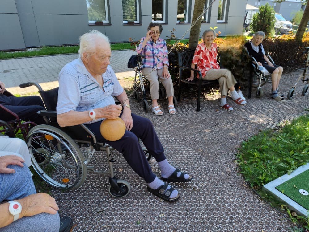 Společně na zahradě: Cvičení a kuželky🏋️♂️🎳🏋️♀️ 5