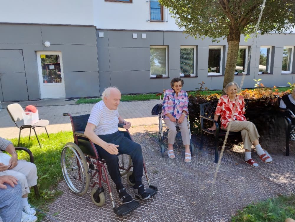 Společně na zahradě: Cvičení a kuželky🏋️♂️🎳🏋️♀️ 6