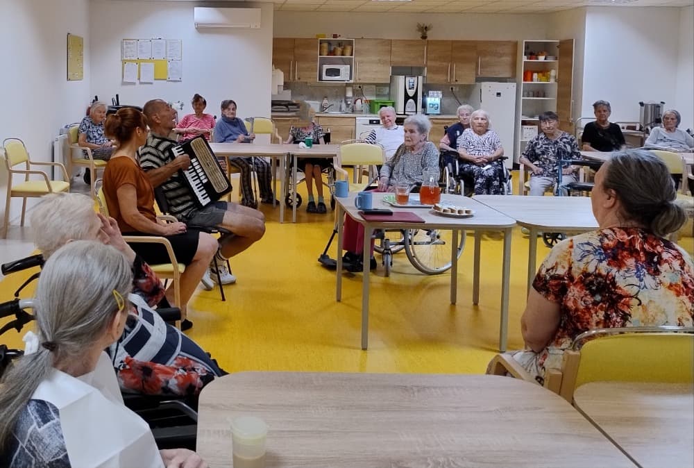 🎶Hudební dopoledne s harmonikou🎶 6