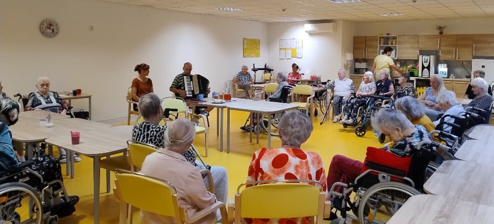 🎶Hudební dopoledne s harmonikou🎶 10