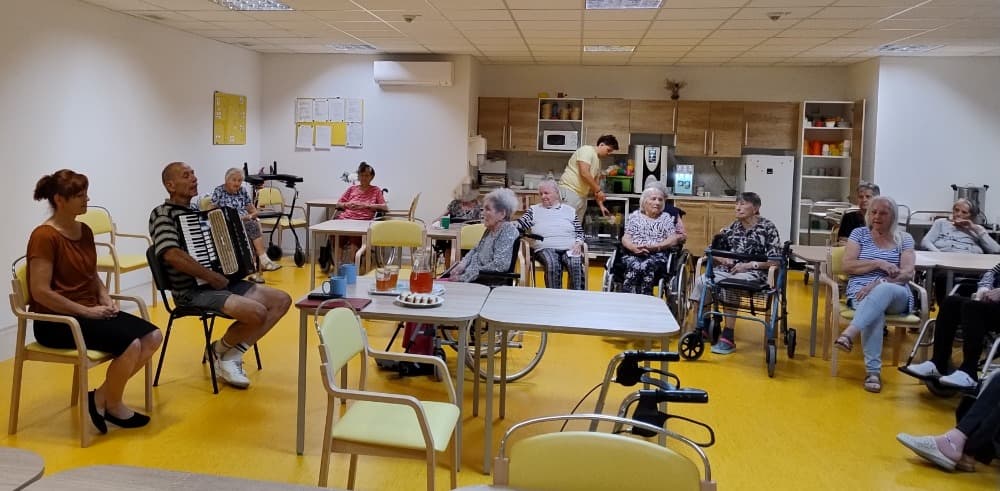 🎶Hudební dopoledne s harmonikou🎶 11