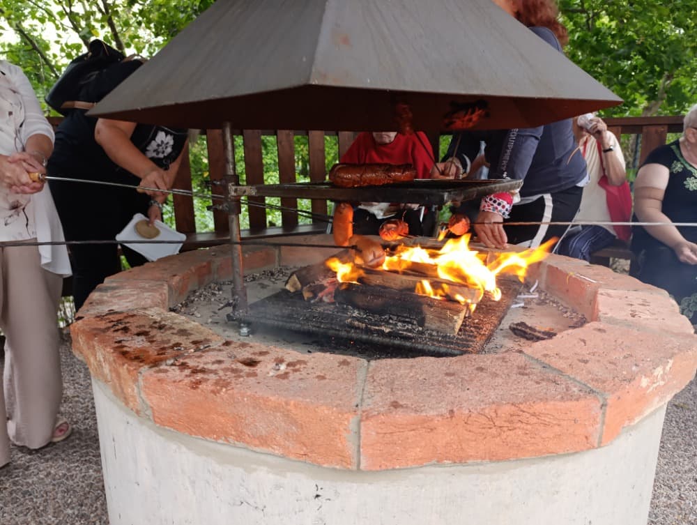 Buřtobraní s country kapelou Medvědi 4