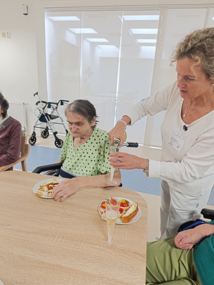 NAROZENINY - říjen + přednáška 20