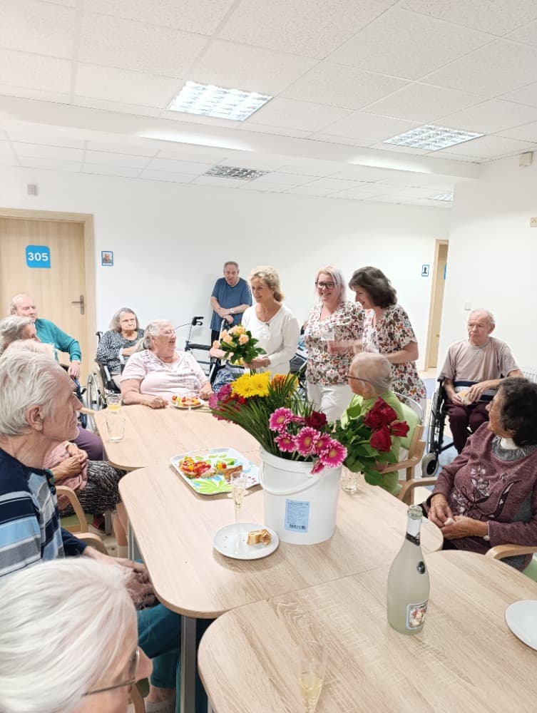 NAROZENINY - říjen + přednáška 22