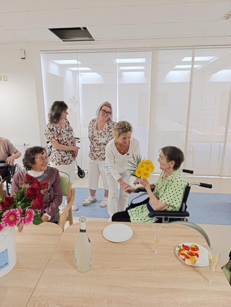 NAROZENINY - říjen + přednáška 23