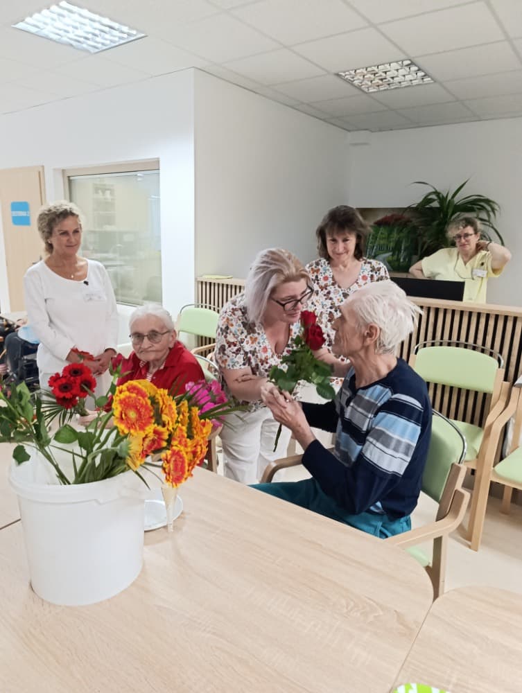 NAROZENINY - říjen + přednáška 24