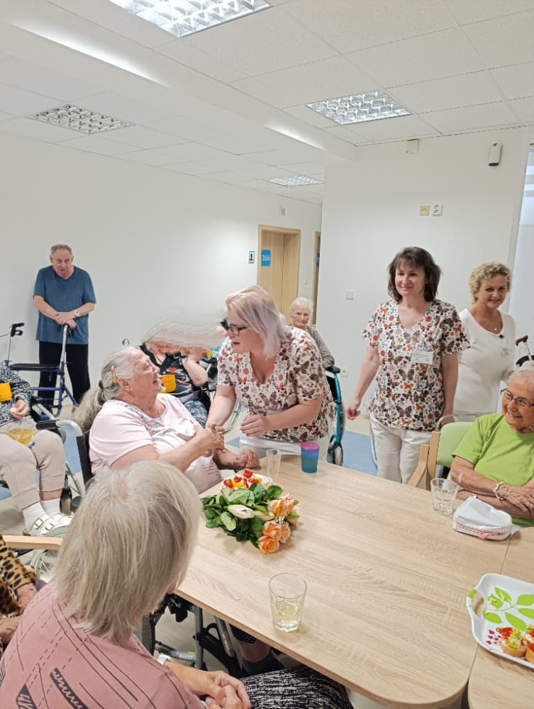 NAROZENINY - říjen + přednáška 28